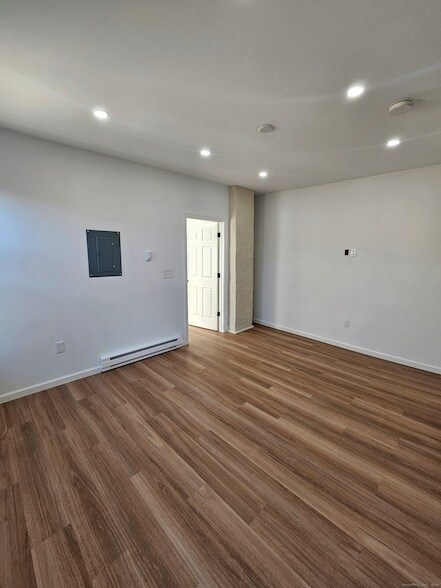 Building Photo - 1153 Main St