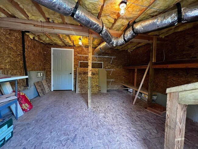 Building Photo - 128 Fox Farm Way