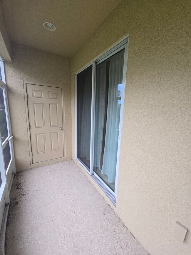 Building Photo - Beautiful 2/2.5 ***All included*** Interne...