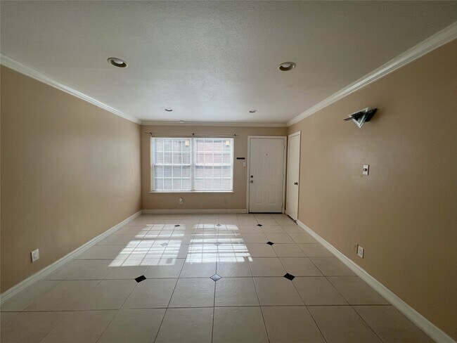 Building Photo - 5550 N Braeswood Blvd