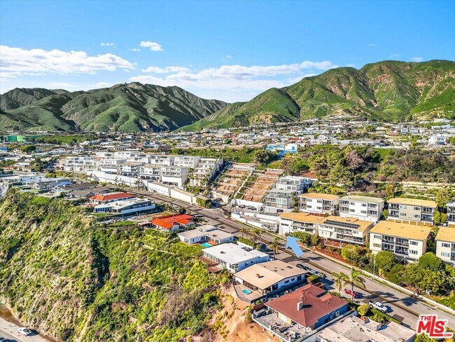 Building Photo - 18109 Coastline Dr