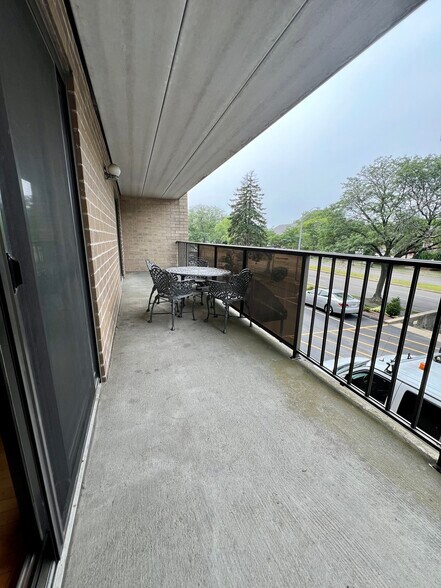 Building Photo - 165 Quincy Shore Dr