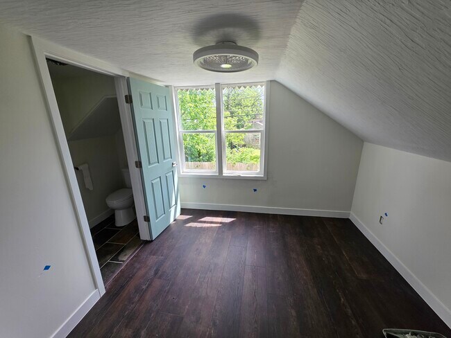 Building Photo - 2129 Eddystone Ave