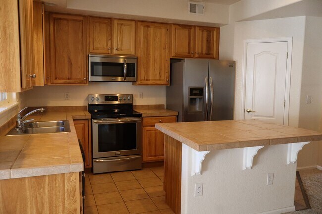 Building Photo - Spacious 2 Bed, 2.5 Bath Fort Collins Town...
