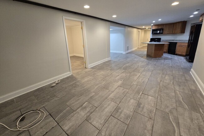 Building Photo - 4341 N Francisco Ave