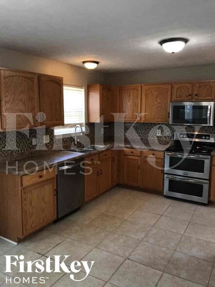 Building Photo - 1293 River Ridge Dr