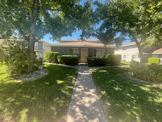 Primary Photo - 2 Bedroom 1 Bath Single Story Unit with Co...