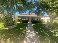Building Photo - 2 Bedroom 1 Bath Single Story Unit with Co...