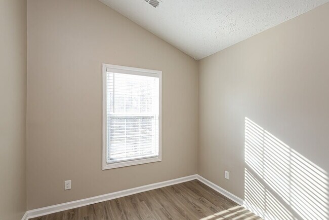 Building Photo - 307 Paxton Ct