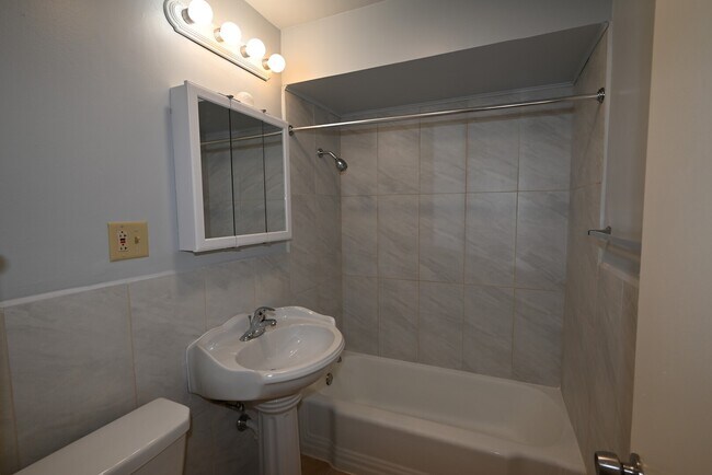 Building Photo - 142 Asbury Ave