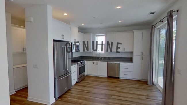 Building Photo - Coming Soon: Modern Tri-Level 2Bd 2.5Ba Townhouse in Irvine!