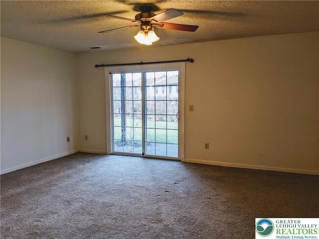 Building Photo - 1825 Falcon Dr