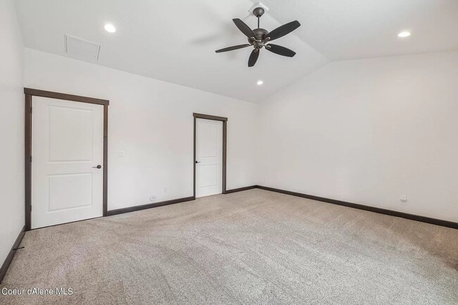 Building Photo - Luxurious Single-Level Rancher in Post Falls