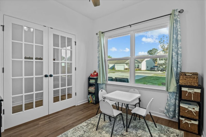 Building Photo - 1010 Village Ct