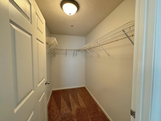 Building Photo - 1010 Bella Vista Blvd