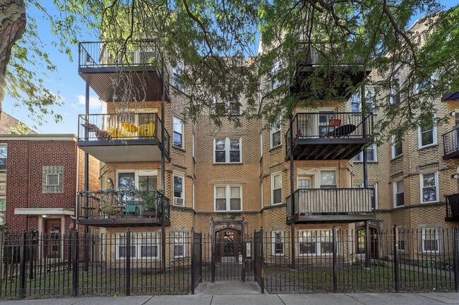 Building Photo - 2531 W Berwyn Ave