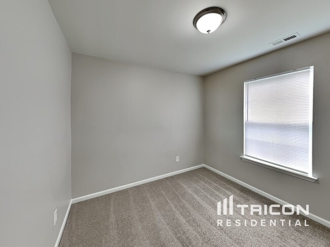 Building Photo - 106 Newport Dr