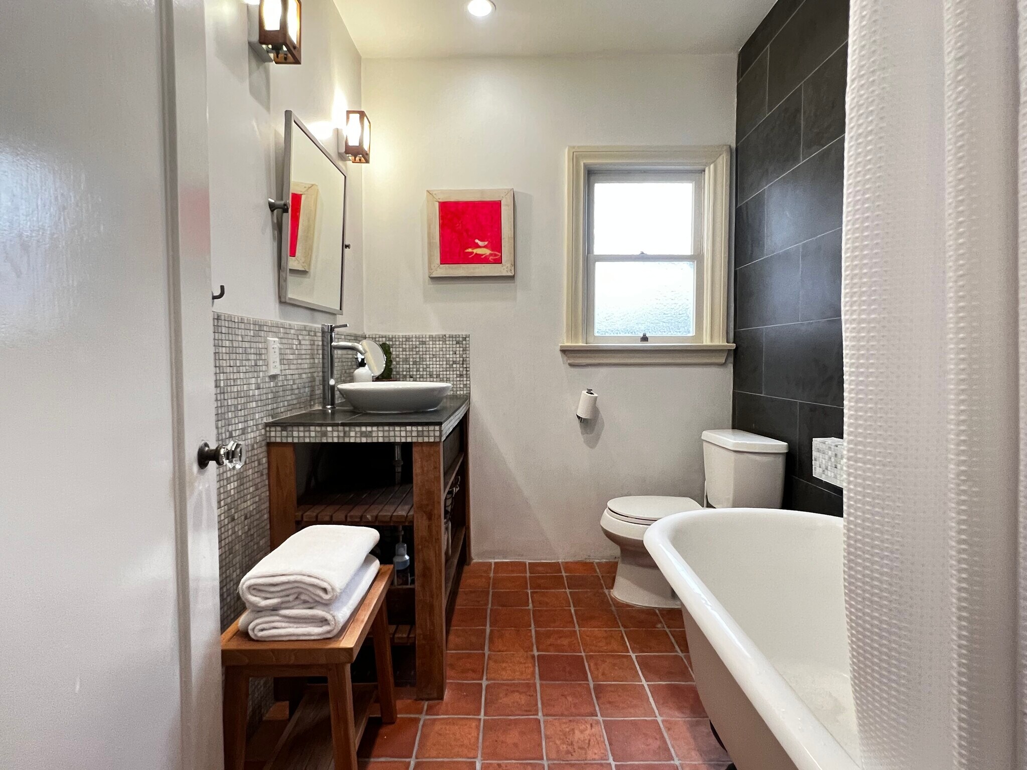 Building Photo - 627 Tularosa Dr