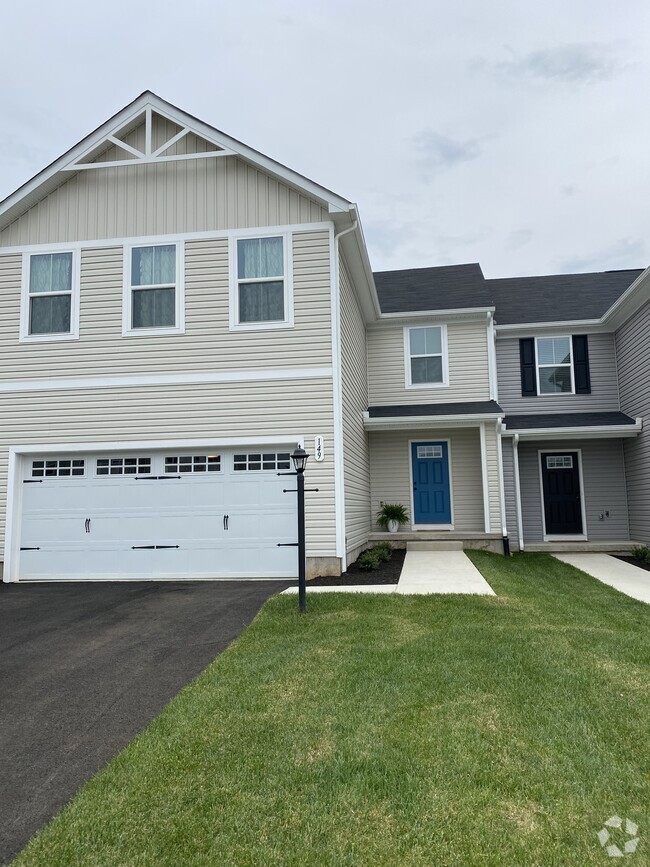 Beautiful new townhouse - 149 Thicket Dr