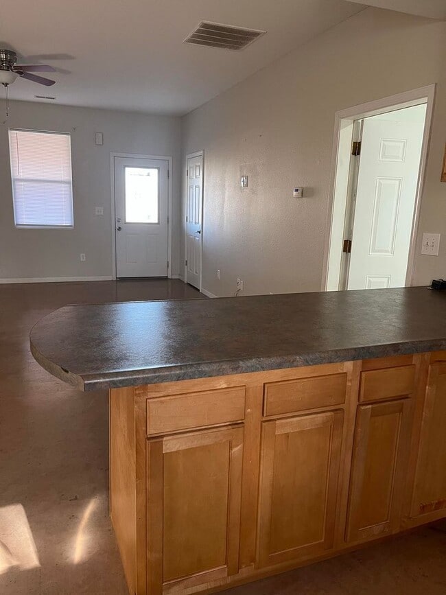 Building Photo - 625 State Rte W