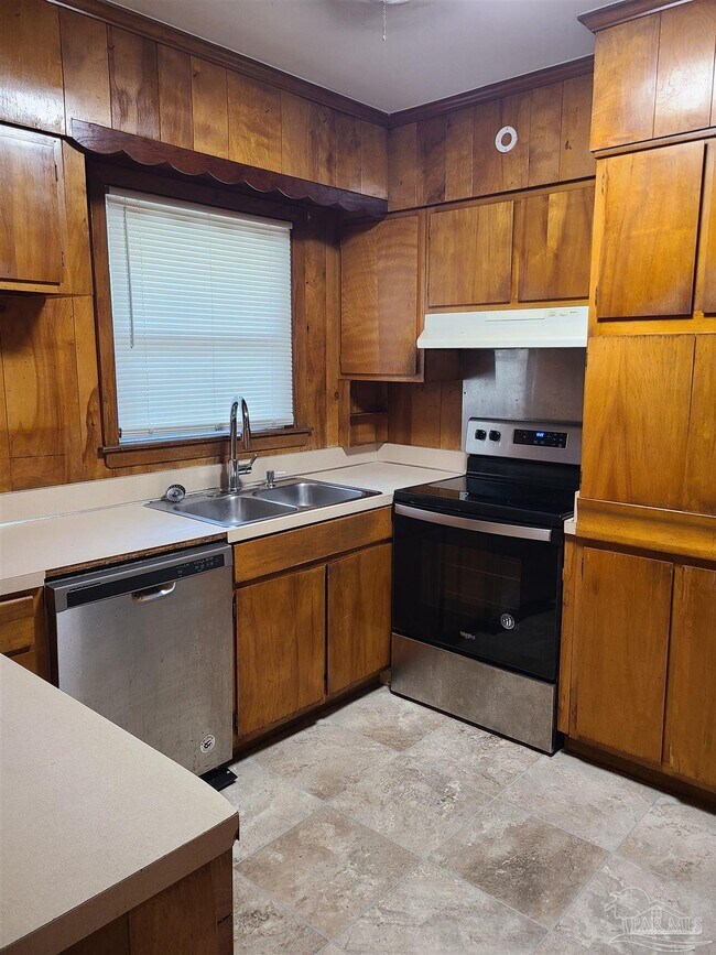 Building Photo - 812 Ash Dr
