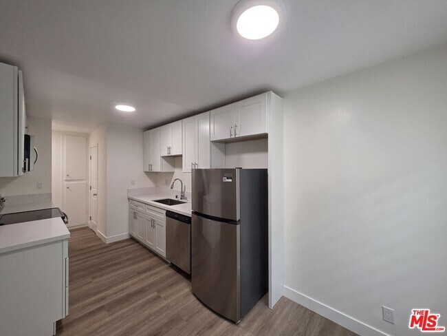 Building Photo - 517 N Francisca Ave