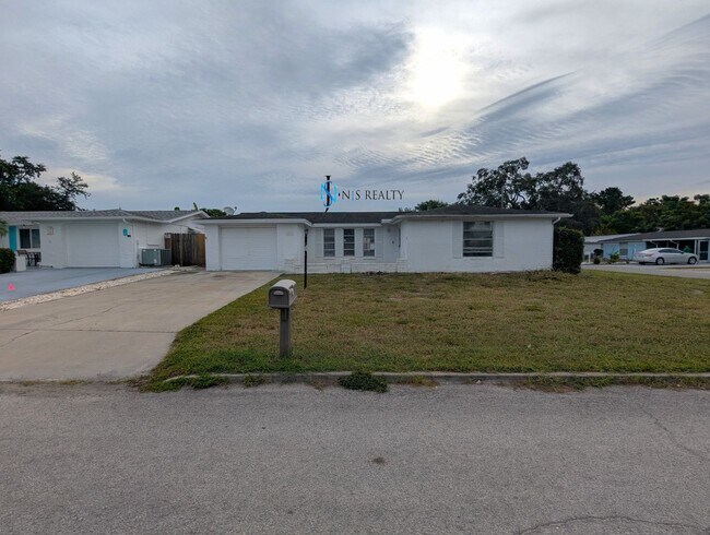 Building Photo - Fresh paint throughout this 3/2/1 1400 Sq....
