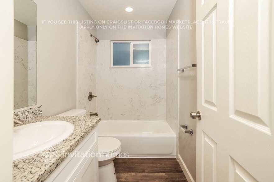 Building Photo - 1024 Woodridge Dr