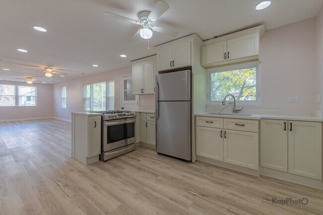 Building Photo - 2029 S Canalport Ave