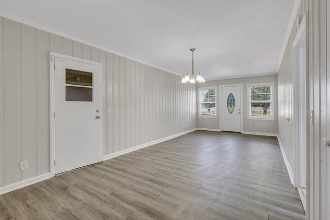 Building Photo - $500.00 OFF FIRST MONTHS RENT!!!!!
