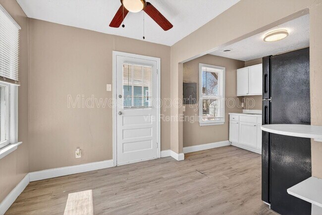 Building Photo - 8921 Higginson Ave