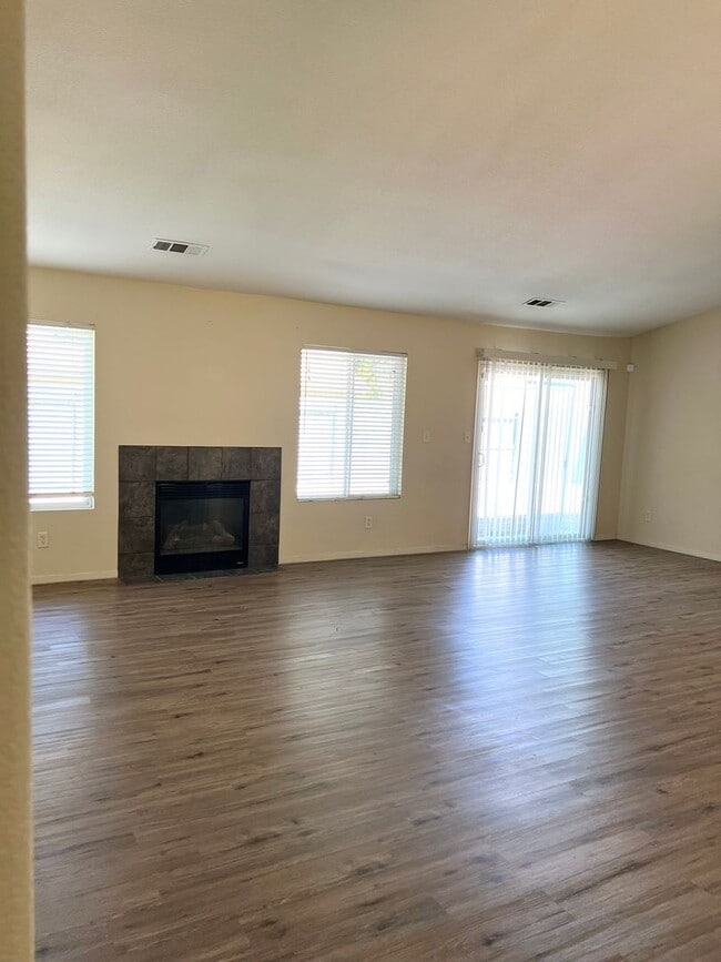 Building Photo - Coming Soon! Charming 3-Bedroom, 2-Bath Ho...