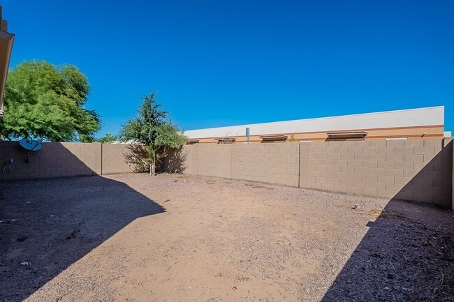 Building Photo - large 3 bedroom home for rent