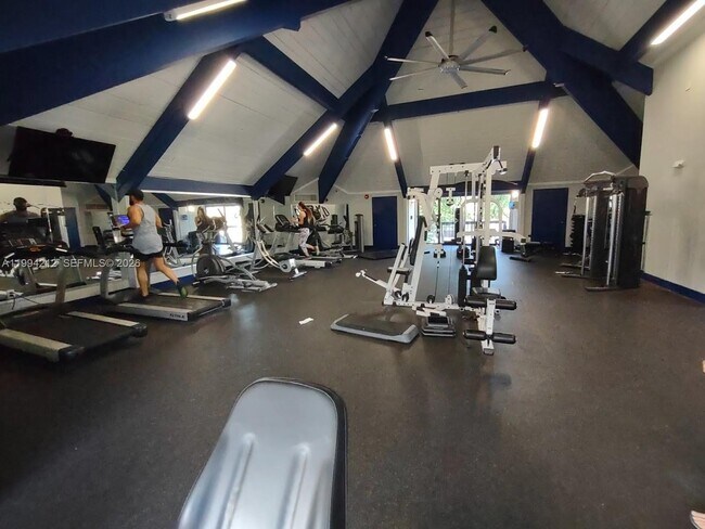 Building Photo - 1470 NE 123rd St