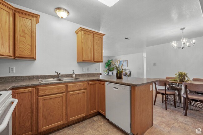 Building Photo - Updated Eagle Mountain Condo