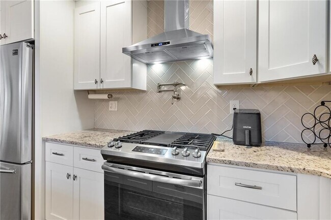 Building Photo - 2026 Harwinor Rd SE