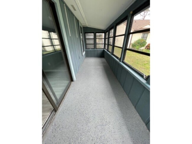 Building Photo - 2 Bed, 2 Bath, New Smyrna Beach Golf Cours...