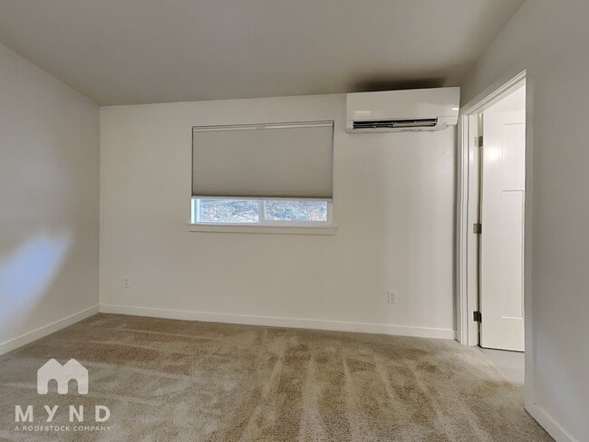 Building Photo - 11709 NE 98th St