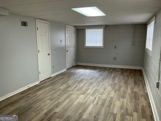 Building Photo - 3988 Rainbow Dr