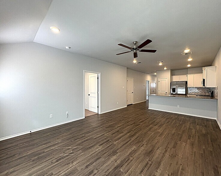 Building Photo - 1234 Lexington Dr