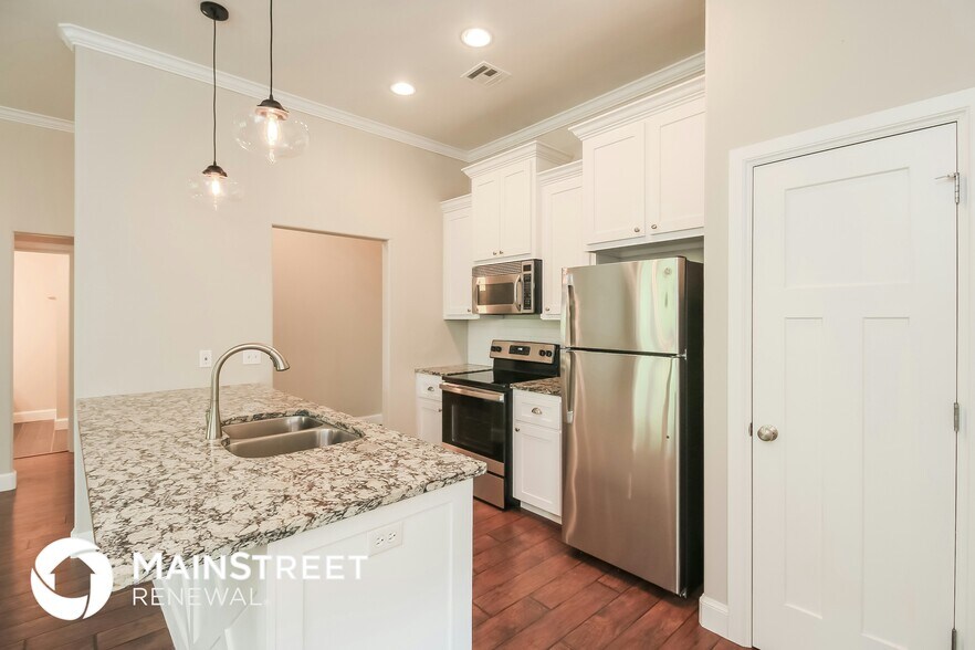 Building Photo - 14505 Park Cir