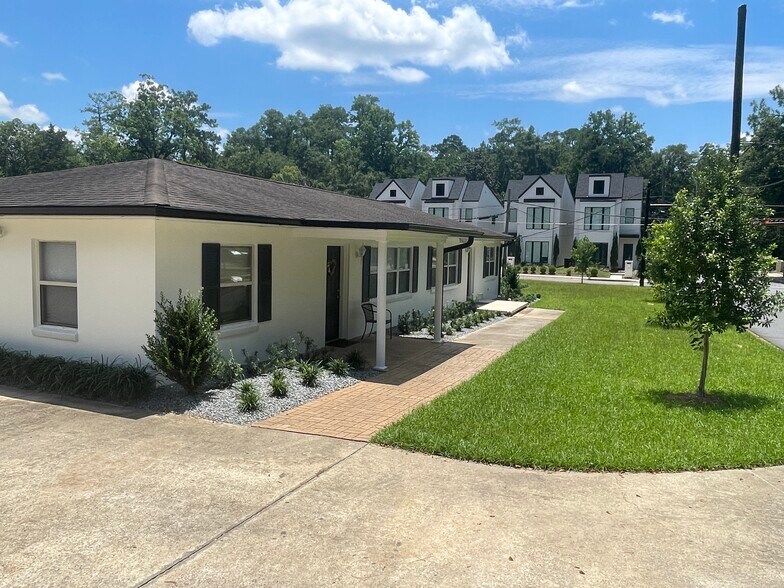Triplex Front - 124 W 4th Ave