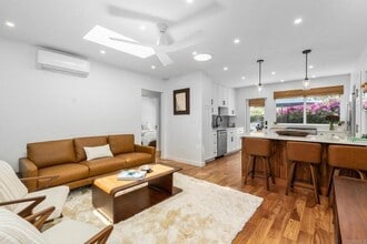 Building Photo - 219 24th St