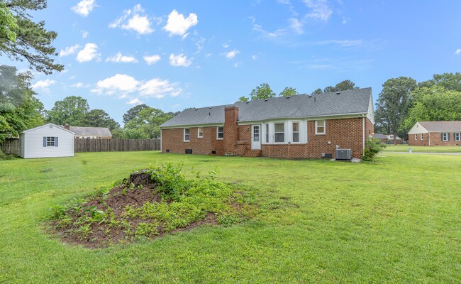 Building Photo - 631 Luray Terrace