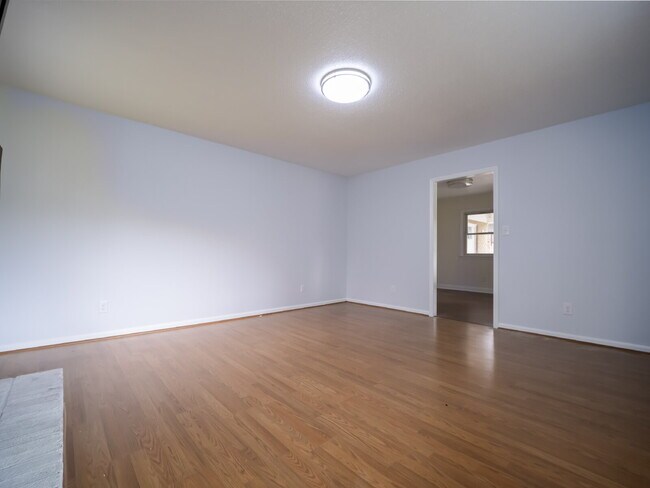 Building Photo - 102 McCall St