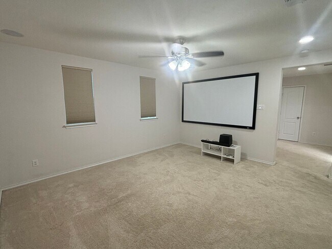 Building Photo - Wonderful 3 Bedroom Home in Coveted Crystal Crossing!