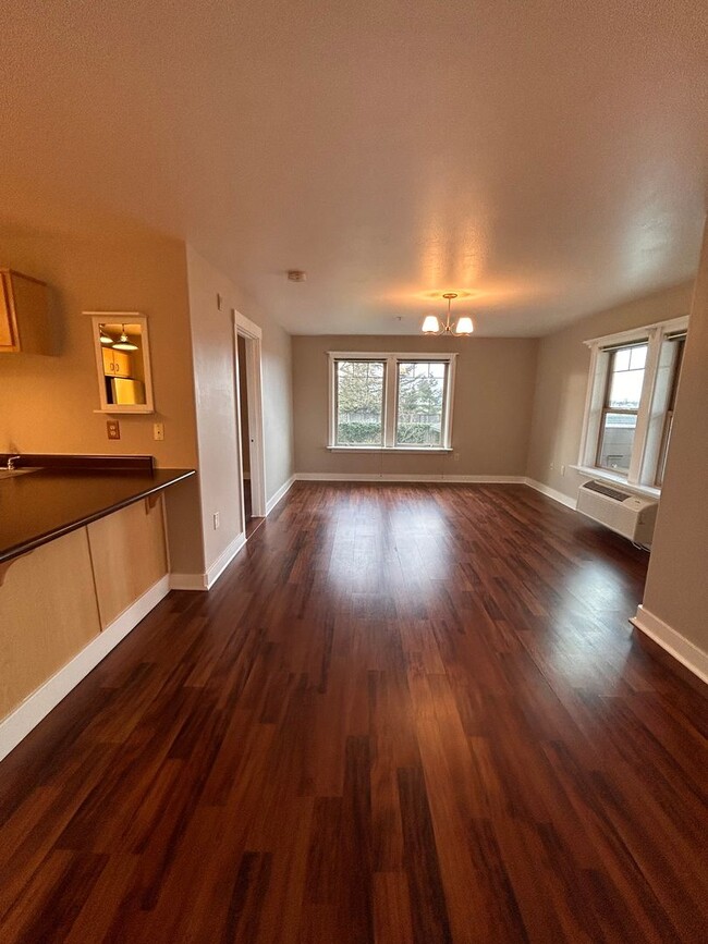 Building Photo - Freshly Updated 2-Bedroom Condo in the Hea...