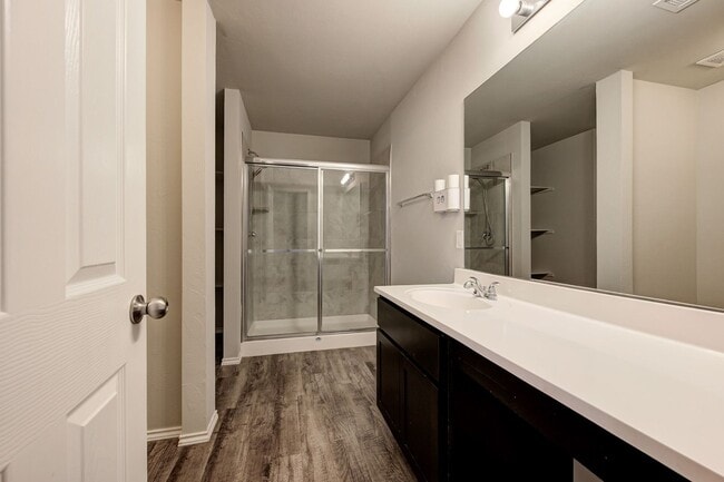 Building Photo - Gorgeous 4 Bed 2 Bath Home in Heart Of Mustang!!