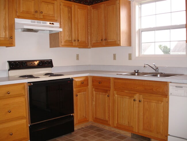 Building Photo - 147 Chelmsford Dr