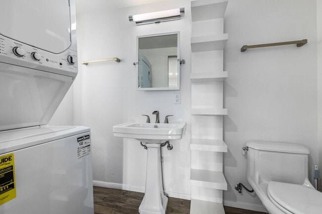 Building Photo - Two Bedroom Townhome in Garfield District!